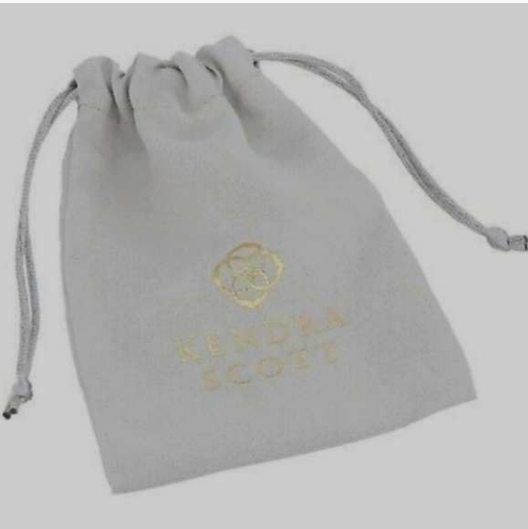 NEW Elisa Iridescent Drusy Silver Pendant Necklace🤍 - Picture 13 of 15